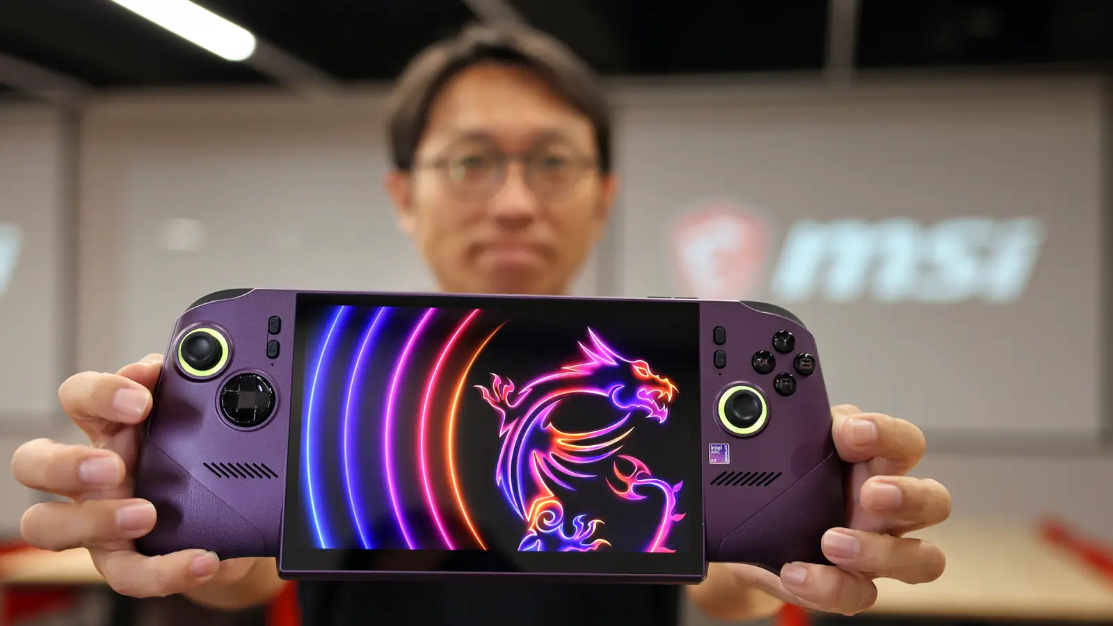 Intel i MSI predstavili prvi handheld s Intel Arc G3: MSI Claw 8 EX AI+ stigao na tržište